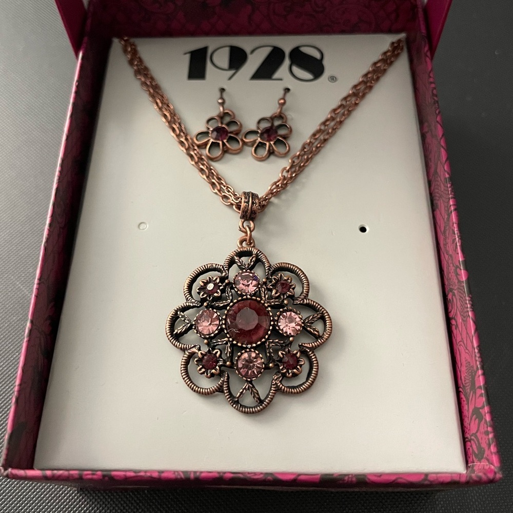 1928 Floral Amethyst Necklace & Earring Set
